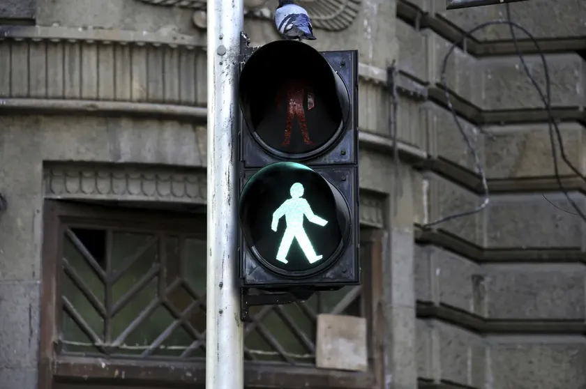 Belgrad'da yayaların trafik ışığı butonlarının asıl işlevi körlere yardımcı olmak