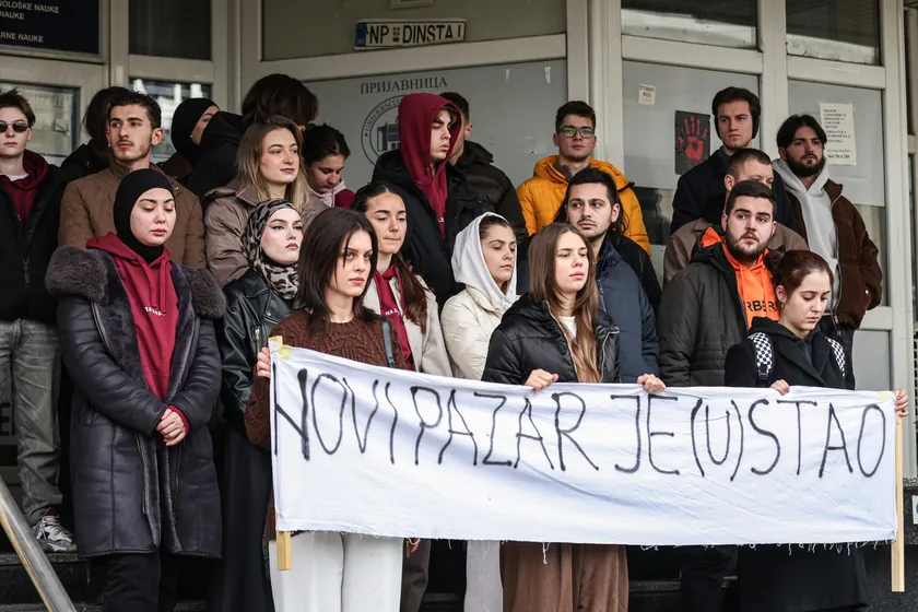 Novopazar’daki öğrenciler blokajı sona erdirdi, mücadelede yeni bir başlangıç vurgulandı