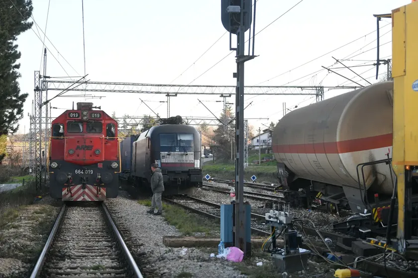 Sırbistan'da Tren Raydan Çıktı, Güvenlik İddiaları Tartışma Yarattı