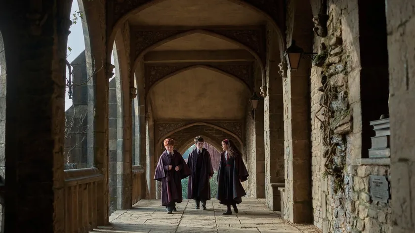 HBO, 'Harry Potter' dizisinin ilk resmi fragmanını yayımladı ve büyülü dünyaya ilk bakışı sundu