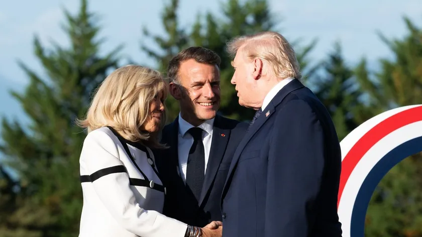 Fransa'daki G7 Zirvesi'nde ABD Başkanı Trump'ın vücut dili tartışma yarattı