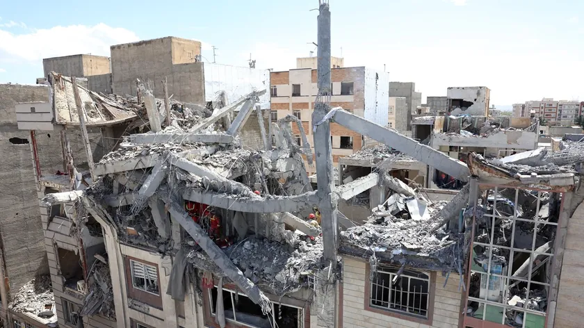 İran'daki saldırılarda Tahran ve Kermanşah'ta yirmiden fazla sivil, çocuklar da dahil, hayatını kaybetti