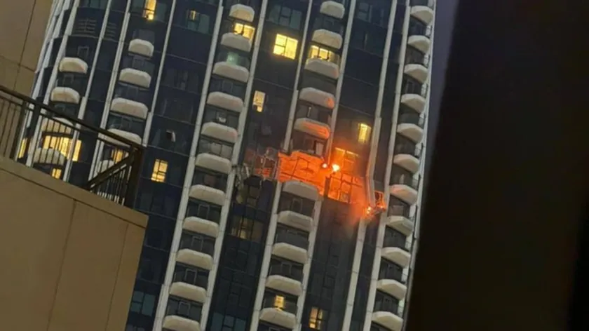 Dubai'de Lüks Gökdelene Kimliği Belirsiz İnsansız Hava Aracı Çarptı