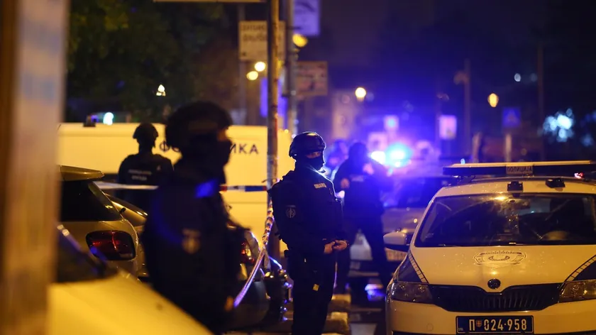 Sırbistan Belgrad sokaklarında taraftar grupları arasında şiddetli çatışmalar yaşanıyor