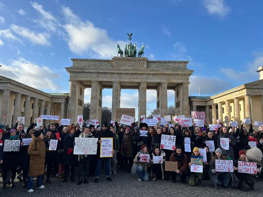 Brutal dijital susturma: Öğrenciler, diasporadan Nova ve Radar'a sosyal medyada baskıyı kınadı