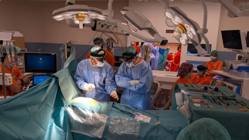 Sırp doktor Danko Grujić, Madrid'deki bir hastanede minimal invaziv kalp ameliyatı gerçekleştirdi.