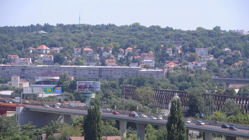 Beograd'daki eski demiryolu köprüsü yükselecek 2.000 ton ağırlığındaki yapı nasıl kaldırılacak?