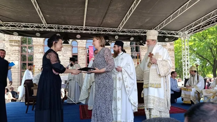 Sırbistan Kosova ve Metohija'daki çok çocuklu anneleri Vidovdan'da ödüllendirdi