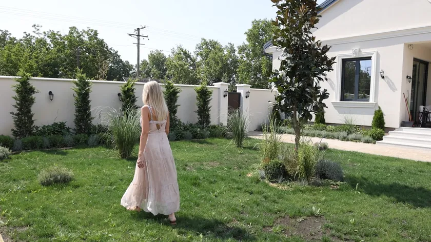 Jelena Jovičić'in komşuları düğün detaylarını paylaştı "Brena onlara şarkı söyleyecek"