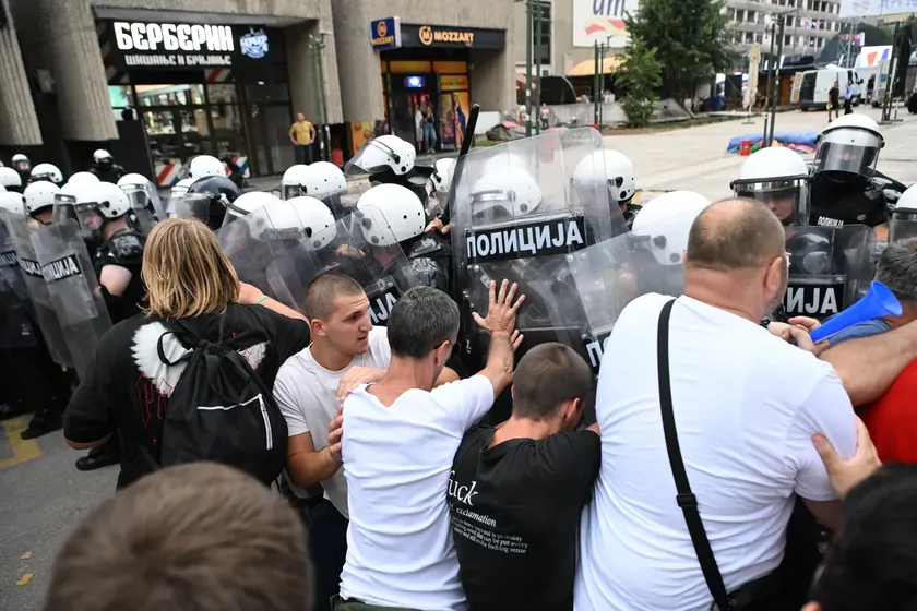 Üzücü olaylar Üzice'de Vučić'in gelişi öncesinde yaşanıyor.