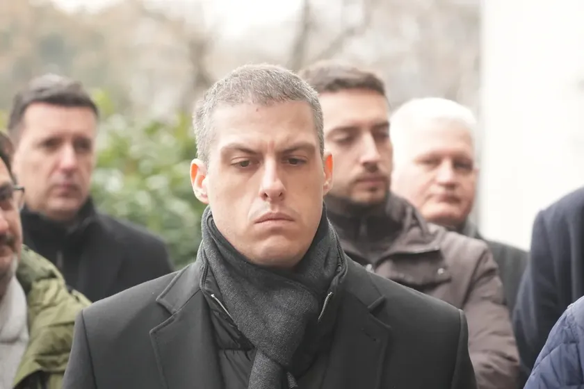 Sırbistan'daki Novi Sad Tren İstasyonu Firması, Avukat Niniç Hakkındaki Şikayetini Geri Çekti