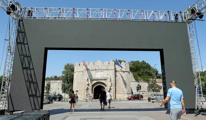 Sırbistan'da düzenlenen uluslararası film festivali, başlamadan önce tartışma konusu oldu.