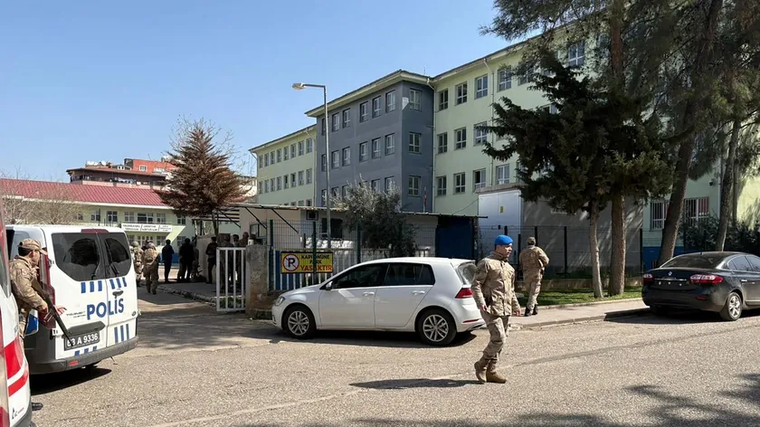 Türkiye'deki lise saldırısında can kaybı artıyor: Bir öğrenci daha hayatını kaybetti