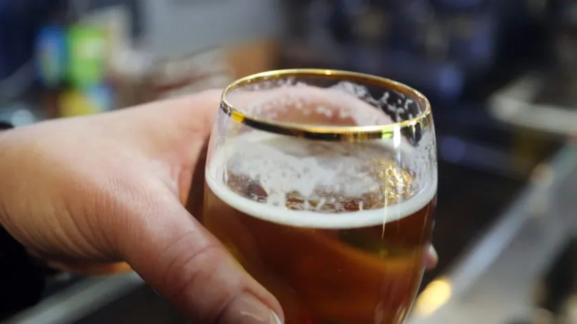 Almanya'da alkolsüz bira şişeleri patlama riski taşıyor tüketiciler uyarılıyor