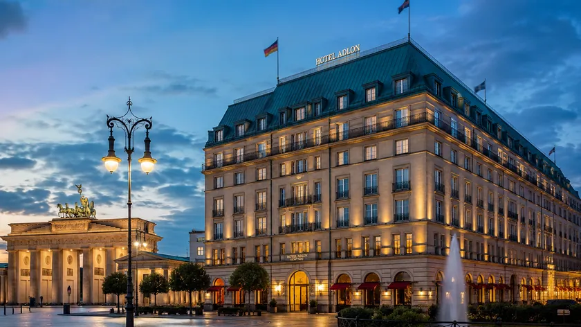 Berlin'deki ünlü Adlon Oteli en az 280 milyon euroya satılıyor.