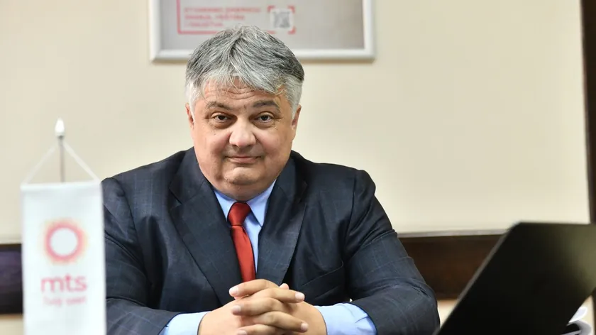 Telekom Srbija Genel Müdürü Vladimir Lučić'in Priştine'nin Karadağ'a girişini yasaklayan kararı "absürt" ve "mantıksız" olarak nitelendirildi.