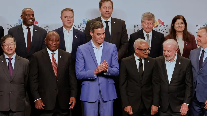 İspanya'da Dünya Liderleri Demokrasiyi ve Çok Taraflılığı Güçlendirmek İçin Buluştu