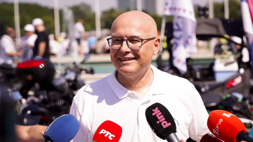 Sırp ilerleme partisi lideri Miloş Vuçević, iki hafta içinde Novi Sad'da büyük bir toplantı düzenleyip kampanyayı başlatacaklarını duyurdu.