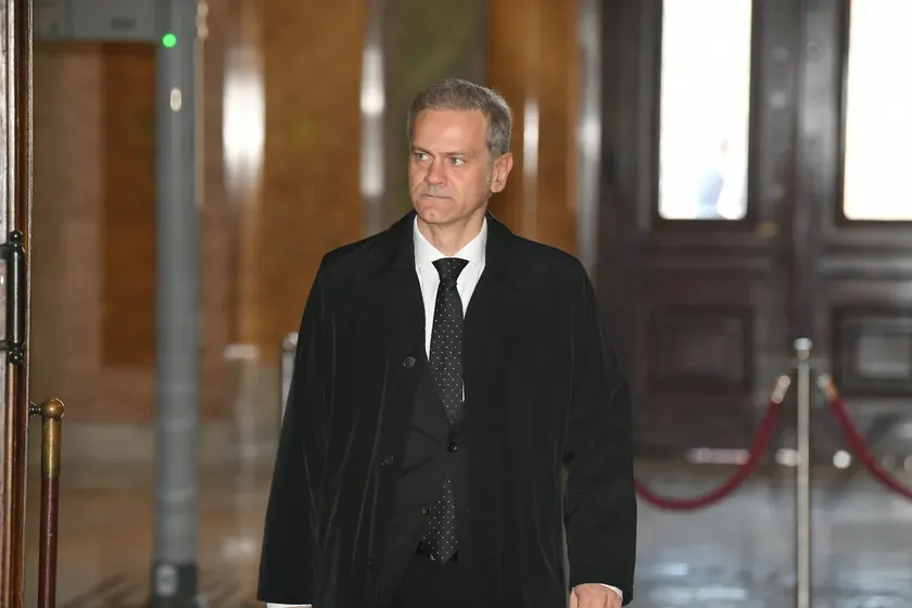 Sırbistan Muhalefeti, Cumhurbaşkanı ve Bakanların Yurt Dışı Seyahatlerini Değerlendirdi