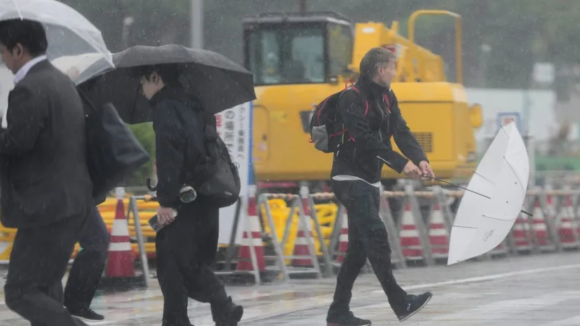 Japonya güçlü bir tayfun bekliyor, 200 km/h'den fazla rüzgar uyarısı yapıldı.