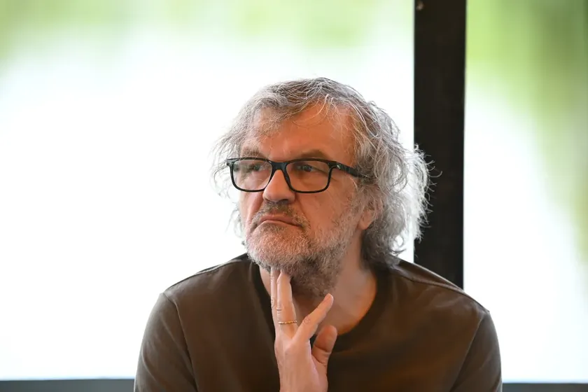 Sırbistan'da ünlü yönetmen Emir Kusturica hakkında yapılan haksız saldırılar nedeniyle iki kişi suçlu bulundu.
