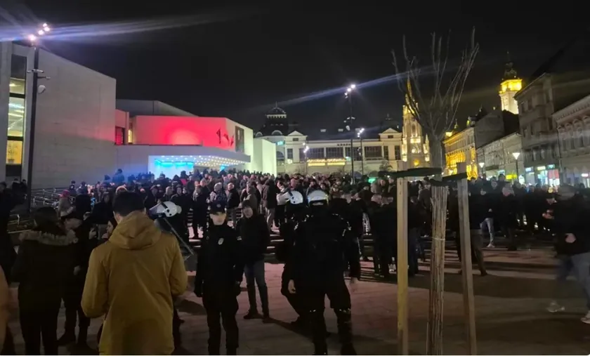 Sırbistan'ın Novi Sad Kentinde Öğrenci ve Gazetecilerin Dövülmesi Belarus Modelini Gösteriyor