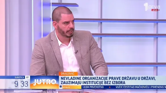 Sırp politik aktivist Vukša Dragović, sosyal medya platformalarında dikkat çekiyor.