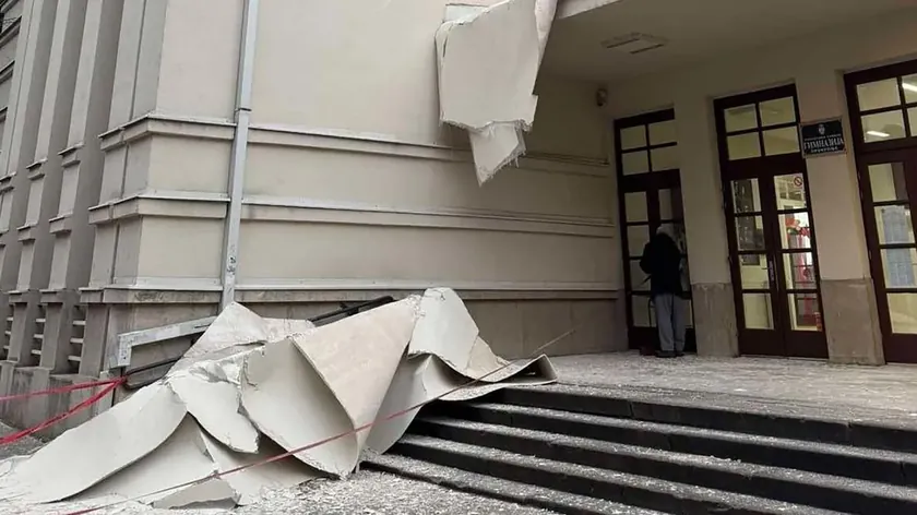 **Sırbistan Prokuplje'deki okul binası çöküşüne dair yolsuzluk ağı iddiaları**