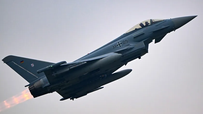 Rusya'nın Ukrayna saldırılarının ardından Romanya'ya dron parçaları düştü, İngiliz jetleri havalandı