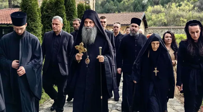 Sırbistan Patriği Porfirije İpek Patrikhanesi'nde Ayin Yönetti, Sevgi ve Ölüm Korkusu Mesajı Verdi