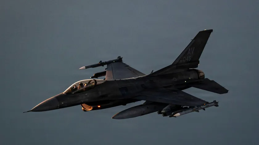 Drama kod Rumun egzotik kıyıları ABD'den gelen gemi vuruldu, F-16 Rus dronunu düşürdü.