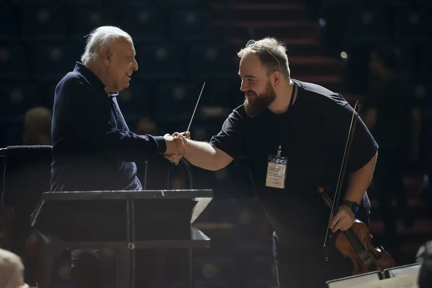 Beş yıldızlı Beograd Filarmoniği Hindistan’a ulaştı, Zubin Mehta cömert bir karşılama yaptı