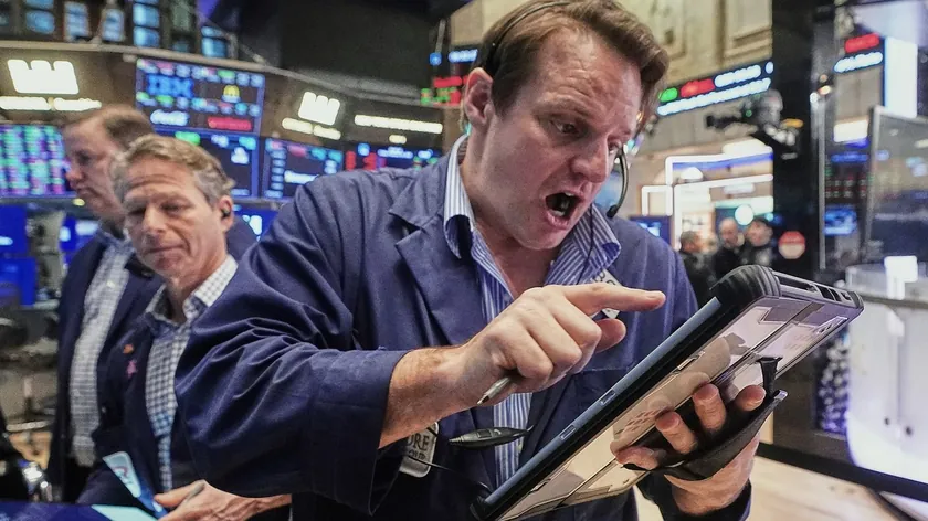 ABD Başkanı Trump'ın İran kararları üzerine içeriden öğrenenlerin ticareti iddiaları