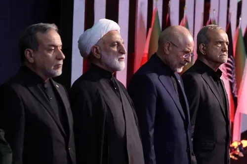 Pakistan ve İran, çatışmanın sona ermesi için yollar arıyor.