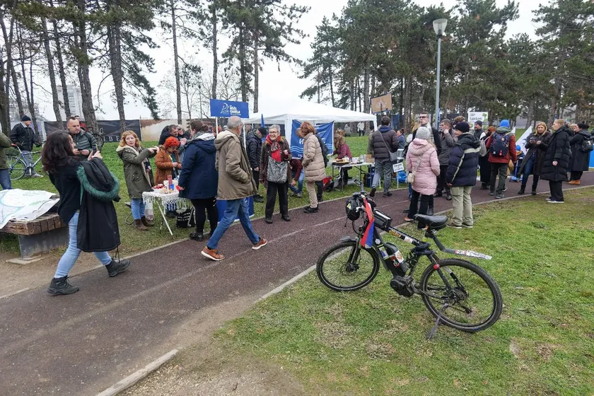 Sırbistan Belgrad Ušće Parkı'nın yapılaşmasına karşı halk protestoya çağrıldı.
