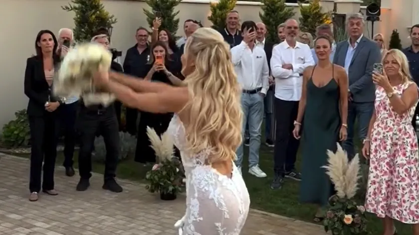 Sırp oyuncu Jelena Jovičić üçüncü kez evlendi.