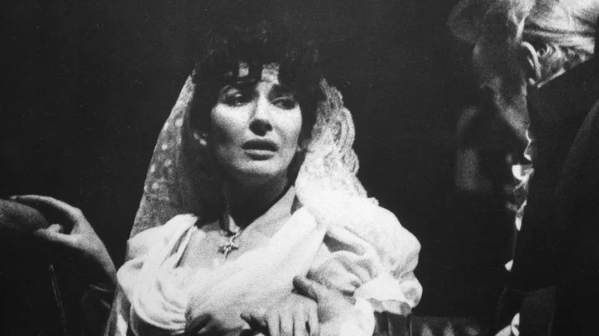 Padova Üniversitesi Çalışması Maria Callas'ın Ses Kaybı Nedenini Dermatomiyozit Olarak Belirtti