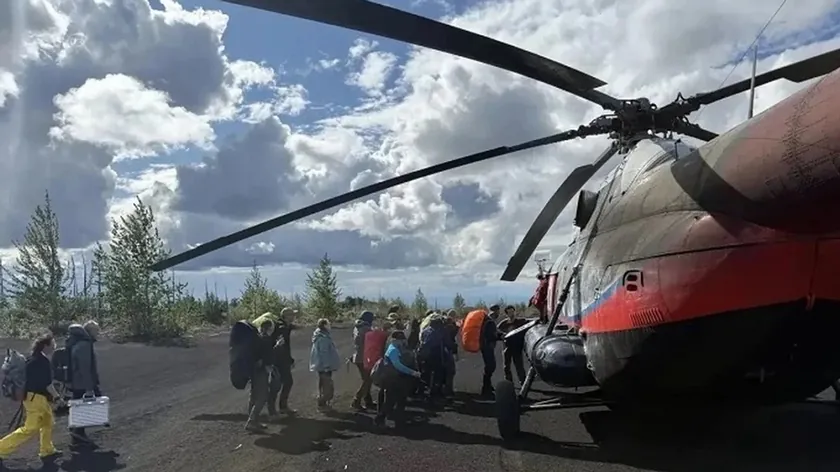 Kamçatka'da bir volkan üzerinde 149 turist mahsur kaldı.