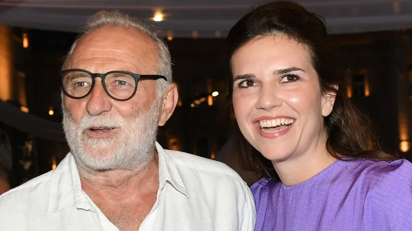 Anica Lazić ve evlilikten sonra soyadını değiştirdi.