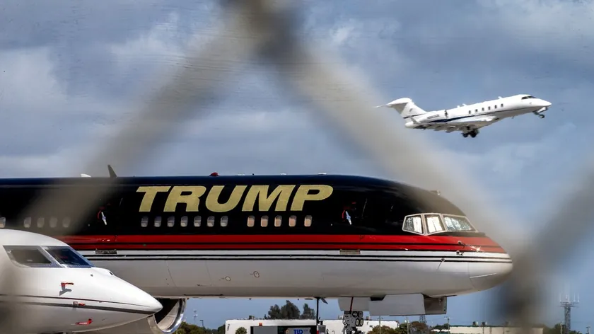 ABD'de Florida'daki Palm Beach Havalimanı, eski Başkan Trump'ın adıyla anılacak.