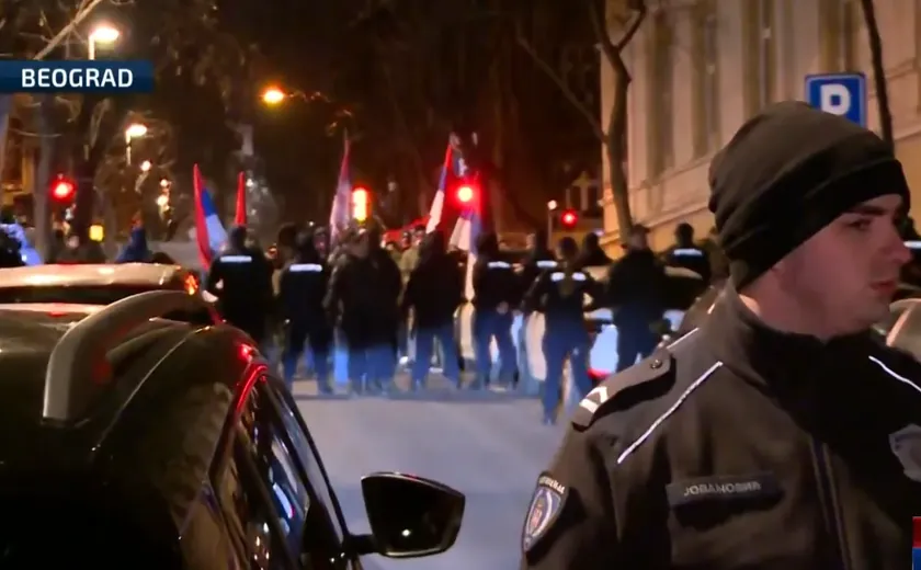 Sırbistan'da antifaşistler Nazi işbirlikçisi Nediç destekçilerini protesto etti, polis önlem aldı.