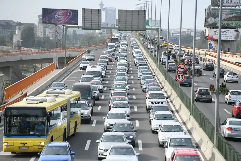Sırbistan Yolları Tatil Dönemi Yoğun Trafik Uyarısı Yaptı Seyahat Bilgilerini Açıkladı