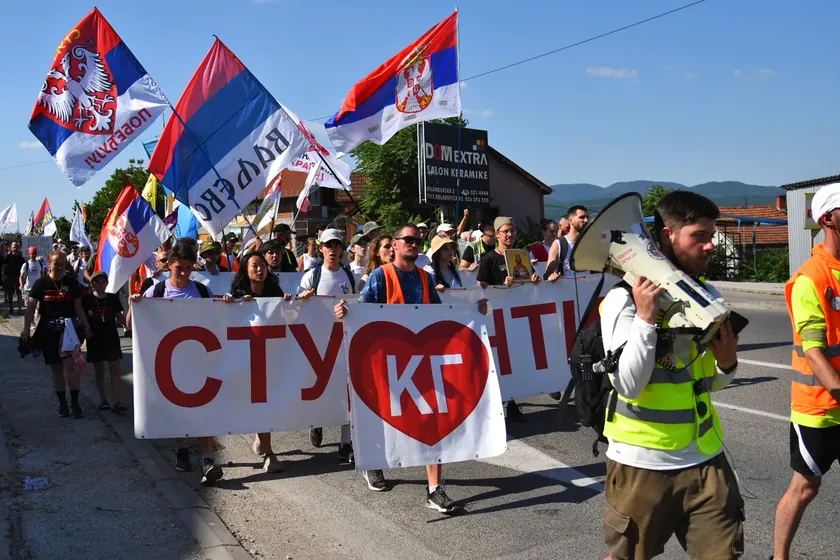 Kragujevcu'nda öğrenciler ve Sırp Halk Cephesi (SNS) destekçileri sekizinci günlerini sürdürüyor.