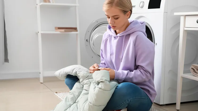 Evdeki Basit İpuçlarıyla Kaz Tüyü Montlarınızı Yeni Gibi Saklama Yöntemleri