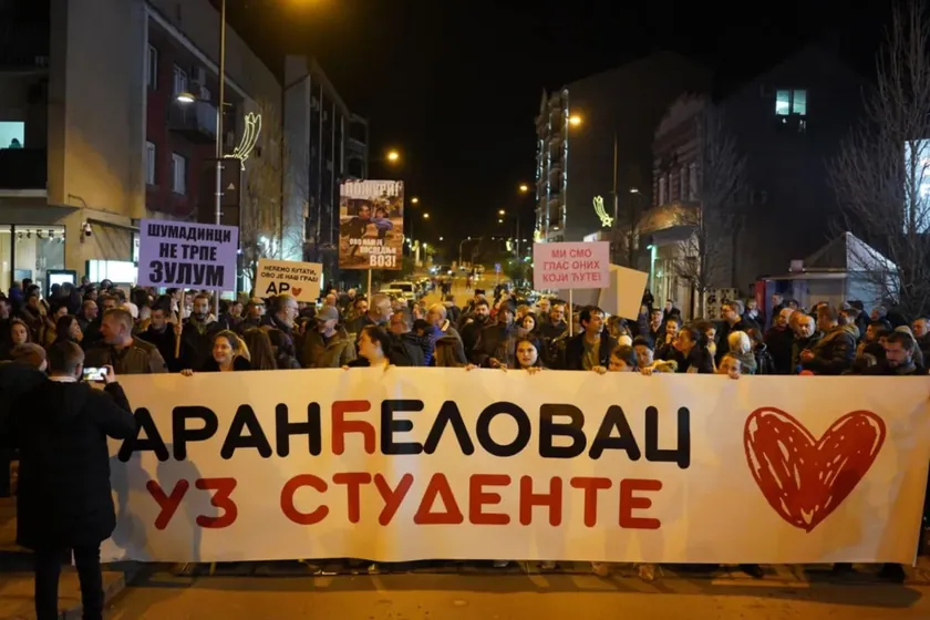 Sırbistan'da Öğrenciler Aranđelovac Yerel Seçimleri İçin Aday Listelerini Sundu