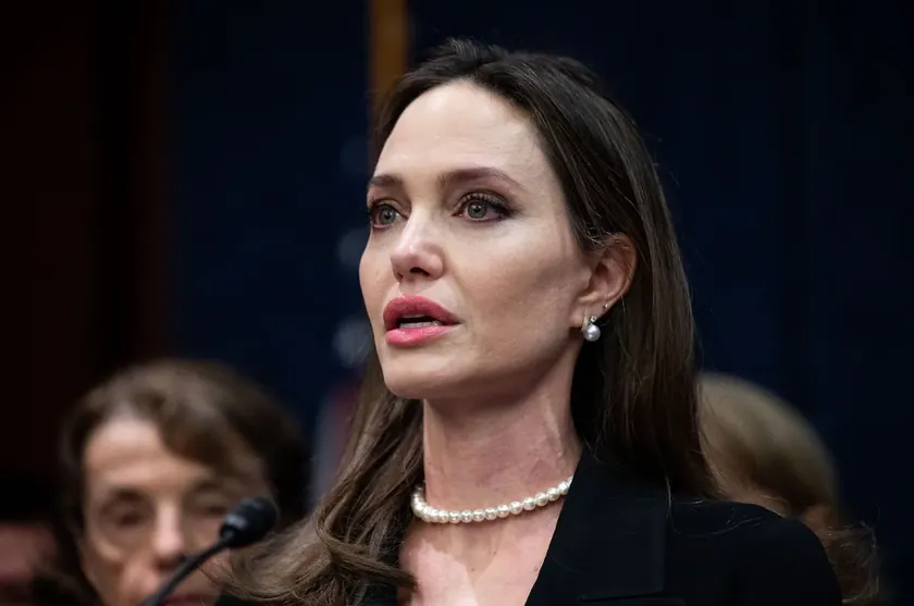 Fransa'da Angelina Jolie çocukları için aldığı kararı ve yaralarını sevdiğini açıkladı
