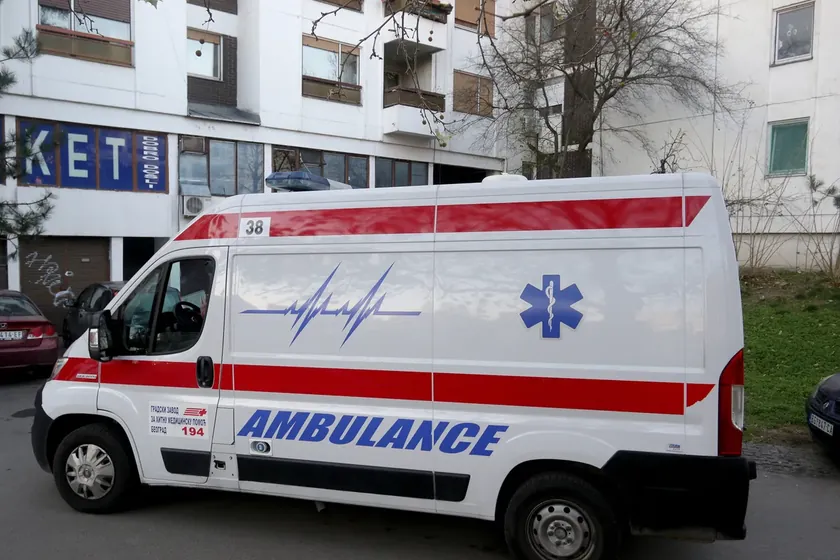 Sırbistan Borça Mahallesi'nde üç saldırgan tarafından bıçaklanan genç tedavi gördü