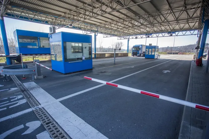 Sırbistan Gümrükte Kaçak Sigara Yakalandı: Kamyon Kasasında 20 Bin Paket