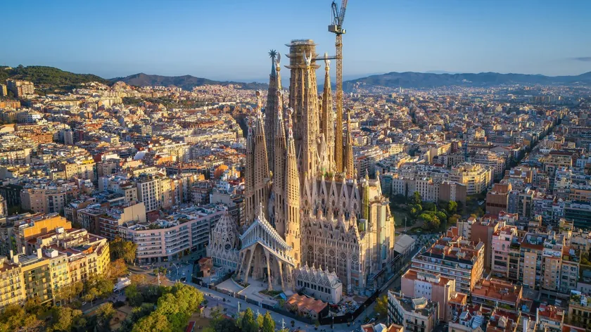 Barselona turist vergisini yükseltti; oteller ve özel konaklamalar etkilenecek.