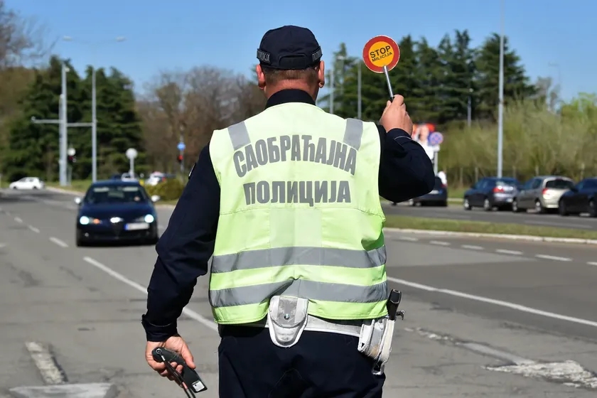 Sırbistan'da trafik polisi yeni Android cihazlarla donatılıyor.